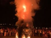Más de 200 Visitantes Asistieron a “Burning Woman” en Santa Catalina para Celebrar el Año Nuevo