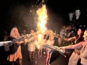 “Burning Woman“ El Arte de la Impermanencia como Celebración de Año Nuevo en Santa Catalina, Veraguas