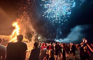 “Burning Woman” Welcomed More than 600 Visitors to Celebrate New Year in Santa Catalina