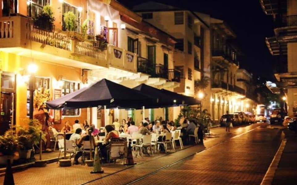 Una Barriada Histórica De Miles De Delicias Culinarias