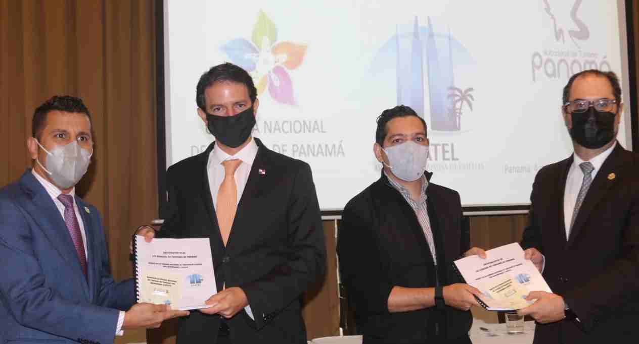 CAMTUR y APATEL Entregan Aportes a la Ley de Turismo que Ayudarán a Regular la Industria