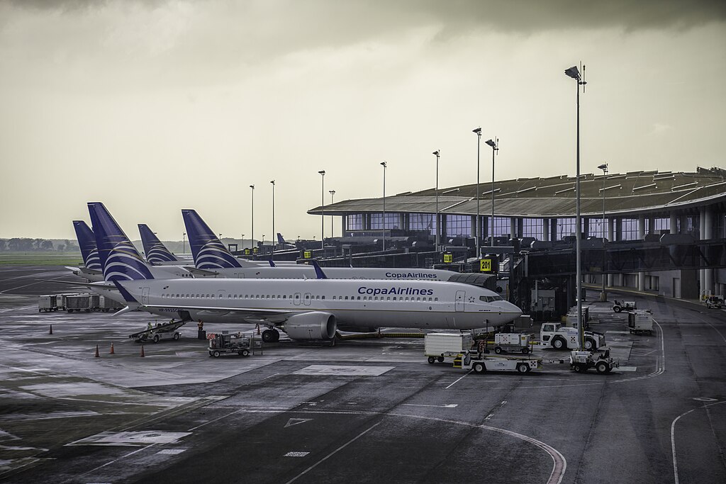 Aircraft_at_Tocumen_International_Airport_01 (1)