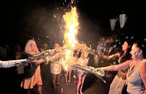 “Burning Woman“ El Arte de la Impermanencia como Celebración de Año Nuevo en Santa Catalina, Veraguas
