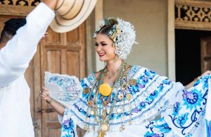 La Pollera de Gala Panameña: Arte, Identidad y Orgullo Nacional que Trasciende Generaciones